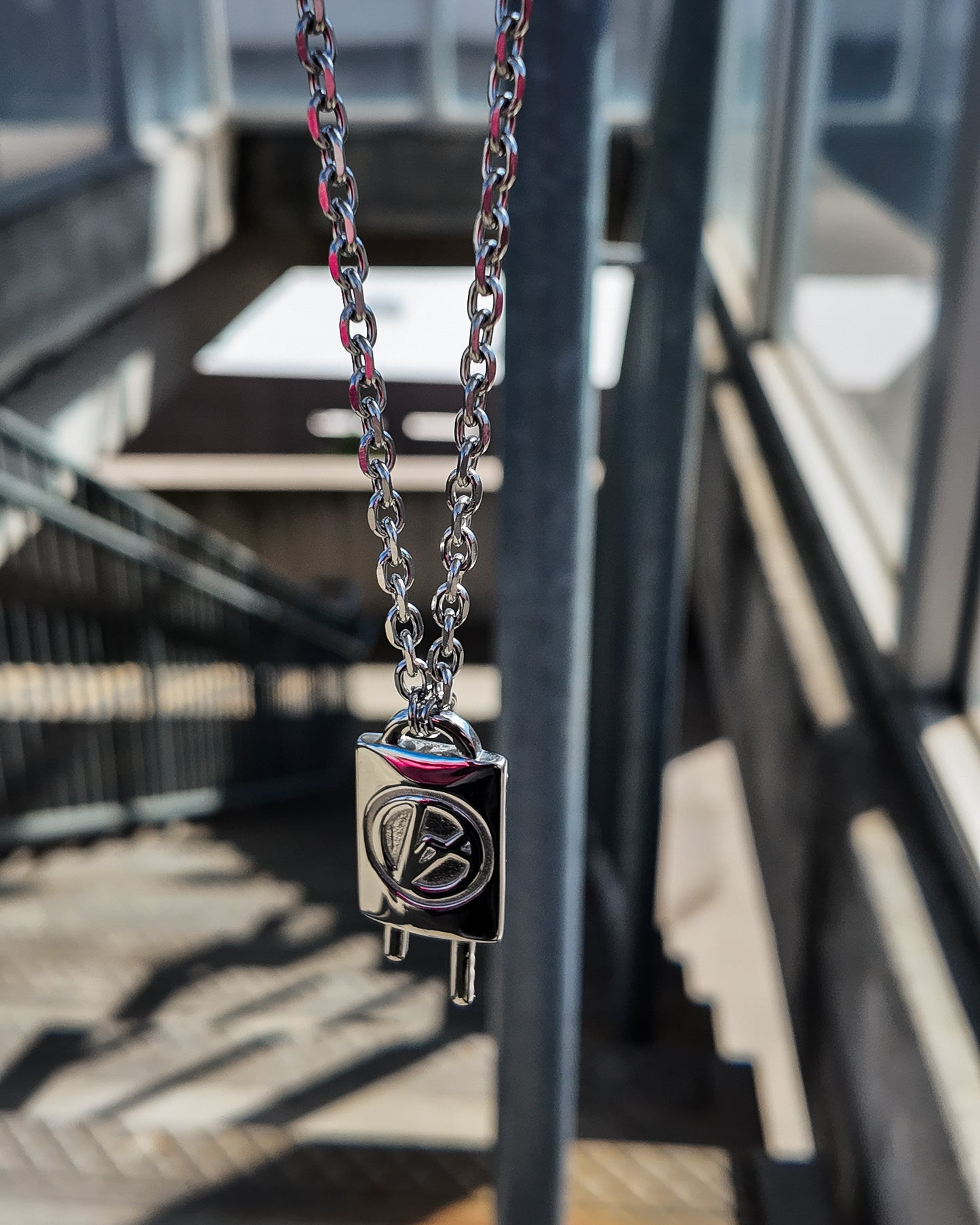 LOCK PENDANT NECKLACE